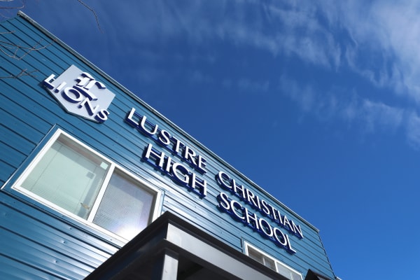 Lustre Christian High School  拉斯特尔基督教学校